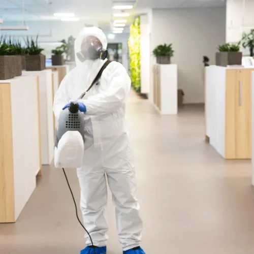 rentokil-colleague-image-office-disinfection-glo